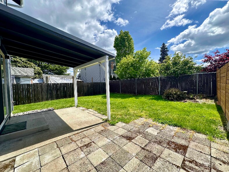 Building Photo - 155 W Berkeley St