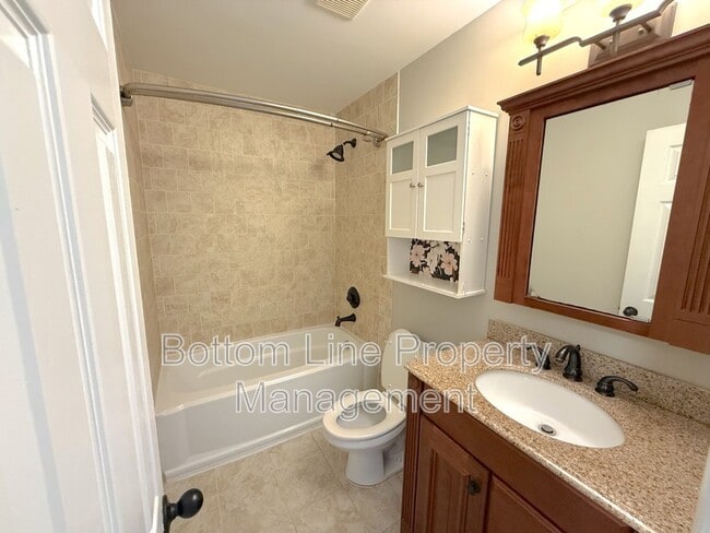 Building Photo - 2321 Heathershire Ln