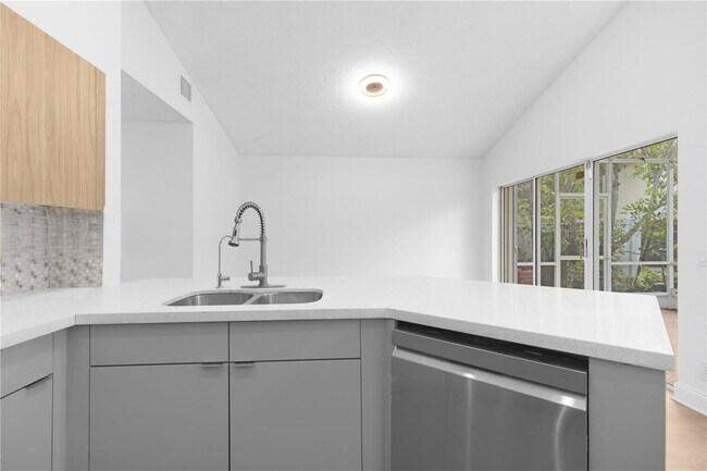 Building Photo - 1525 Seabay Rd