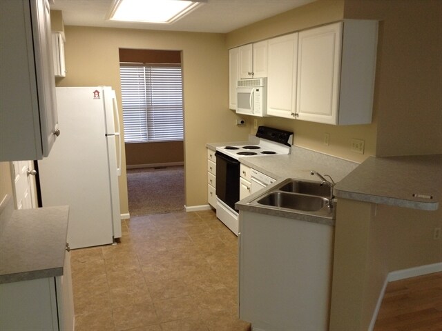 Building Photo - 982 Vixen Dr