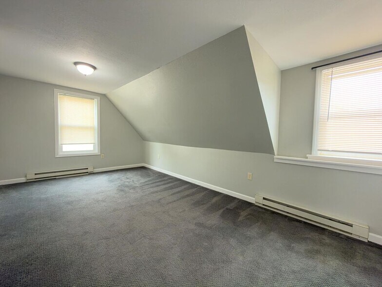 Building Photo - 31-33-33 Saranac St