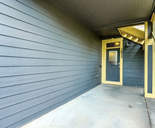 Building Photo - 2 bed/2 bath Sloans Lake Condo