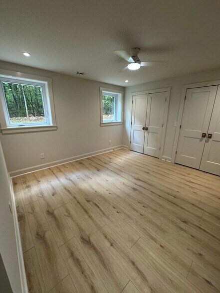 Building Photo - 886 Moore Rd