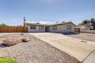 Building Photo - 2405 Arenas St