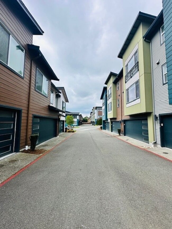 Building Photo - 3Bd/2.25Ba Seattle Townhouse