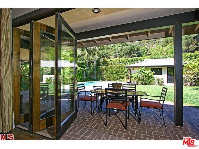 Building Photo - 2001 Coldwater Canyon Dr