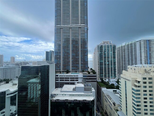 Building Photo - 1060 Brickell Ave