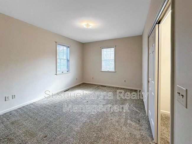 Building Photo - 339 E Derry Rd