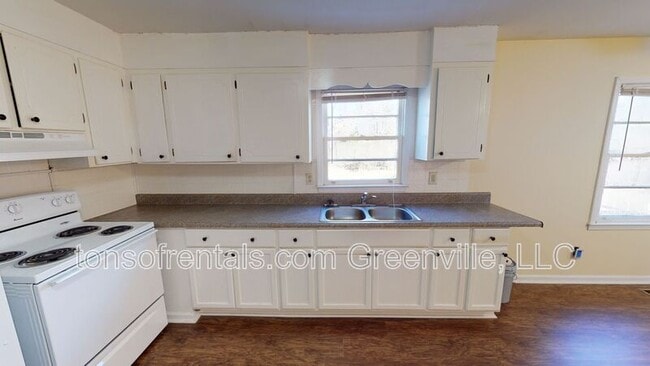 Building Photo - 137 Rosewood Cir