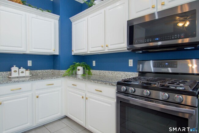 Building Photo - 30 Hickory Hill