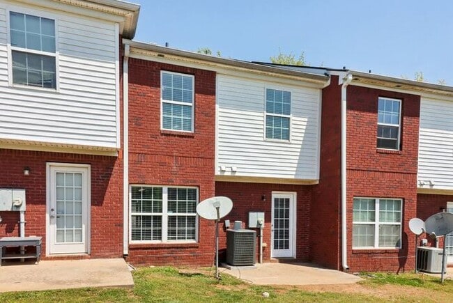 Building Photo - Fantastic 3bd/2.5ba home! Let yourself in!