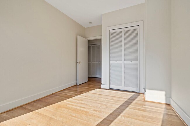 Building Photo - Eureka Valley/Castro 4 Bed + Bonus Room, 3 Bath, 2 Car Garage, City & Valley Views