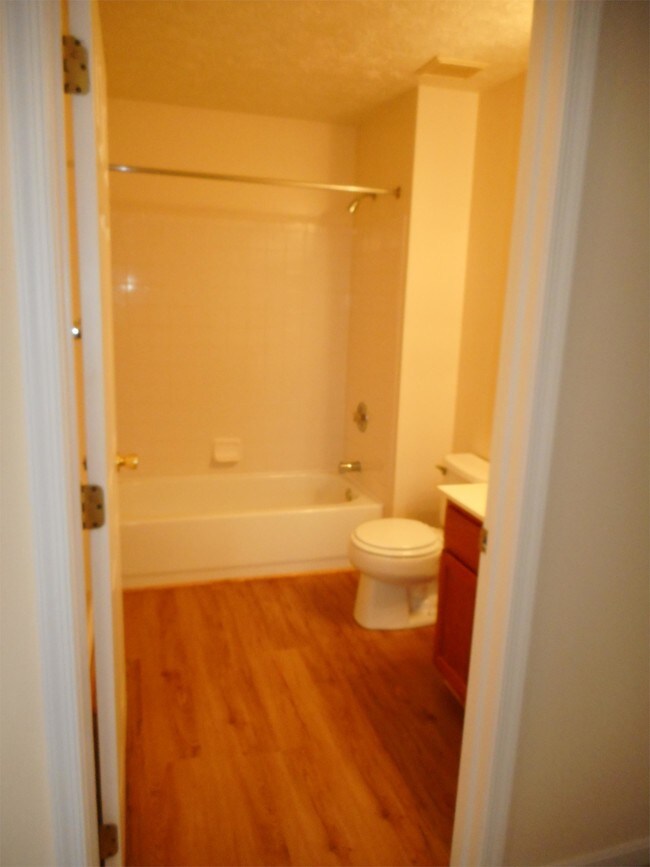 Building Photo - 108 Bayland Dr