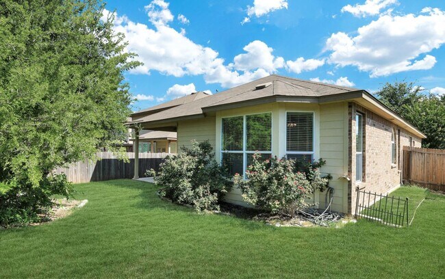 Building Photo - $1000 Off February's Rent! - IMMACULATE Well-Maintained 3bd/2ba/2gar In Alamo Ranch!