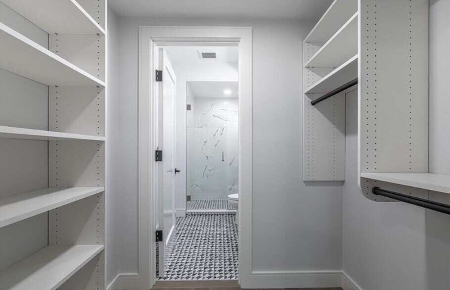 Building Photo - 169 Newbury St