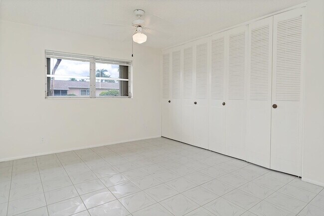 Building Photo - 2557 Dudley Dr W