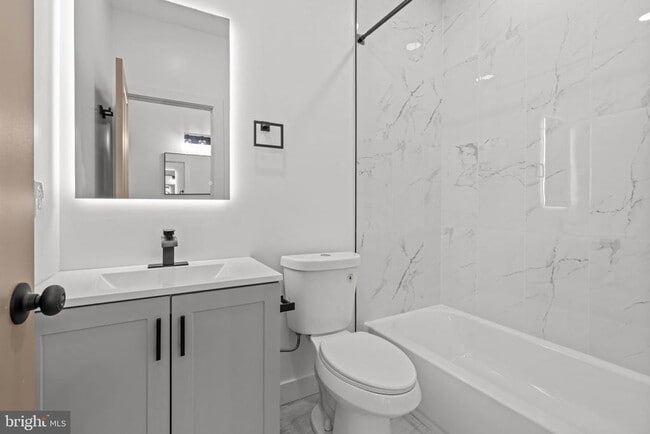 Building Photo - 265 Holly Dr