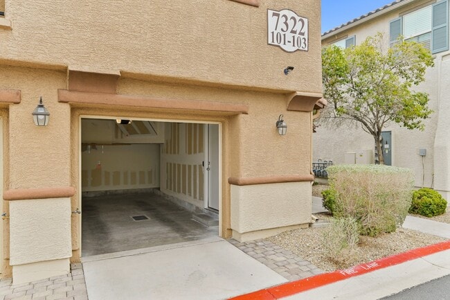 Building Photo - 7322 Fools Gold St