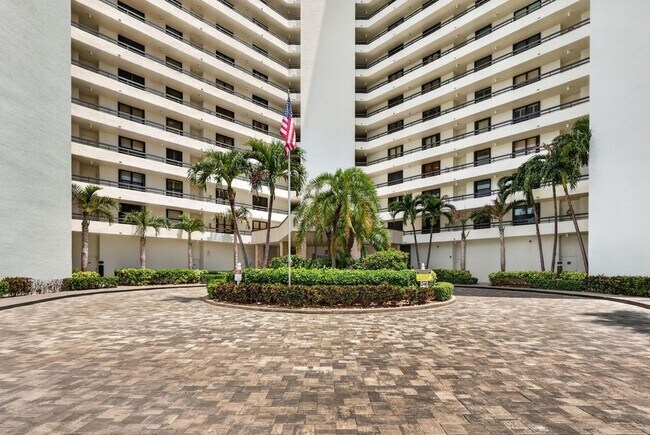 Building Photo - 9650 S Ocean Dr