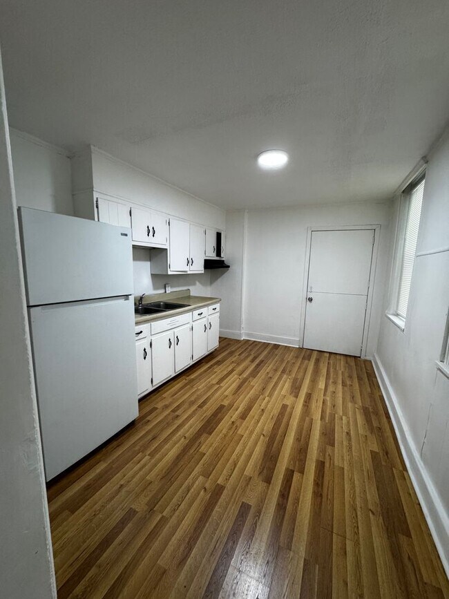 Building Photo - 4 Bedroom Row Home-39 N 10th St, Lebanon, PA