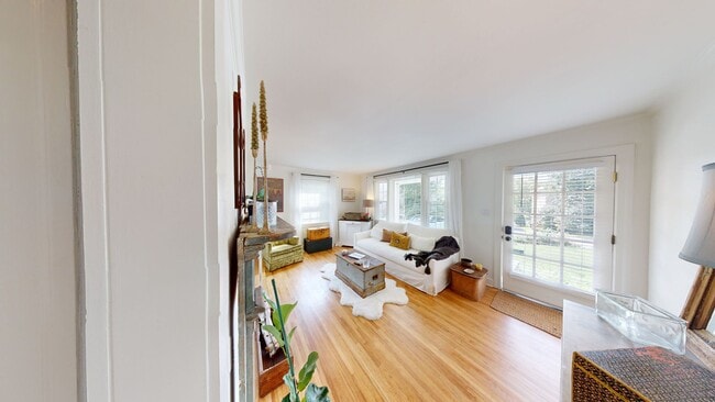 Building Photo - Sylvan Park Fully Furnished Home and Guest House-Shorter Term Leases Available!