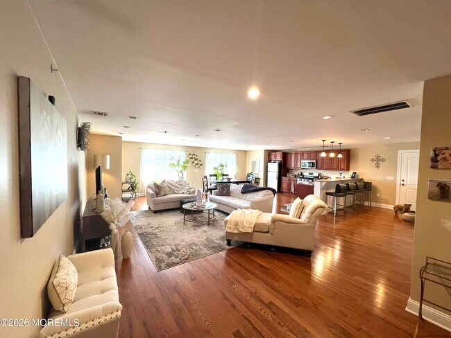 Building Photo - 256 Mantoloking Rd