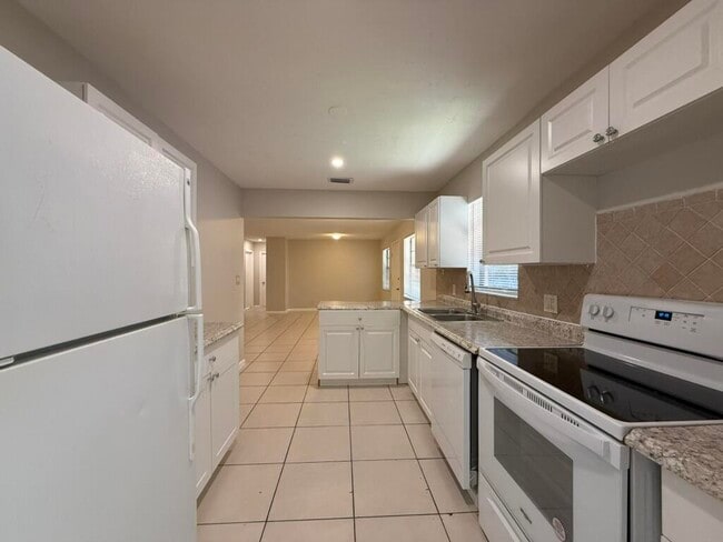 Building Photo - 7458 E Plumosa Ln