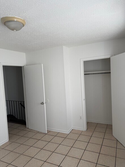 Building Photo - 4870 Alsace St