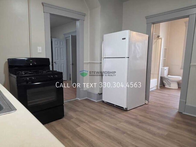 Building Photo - 149 Rhodes Ave