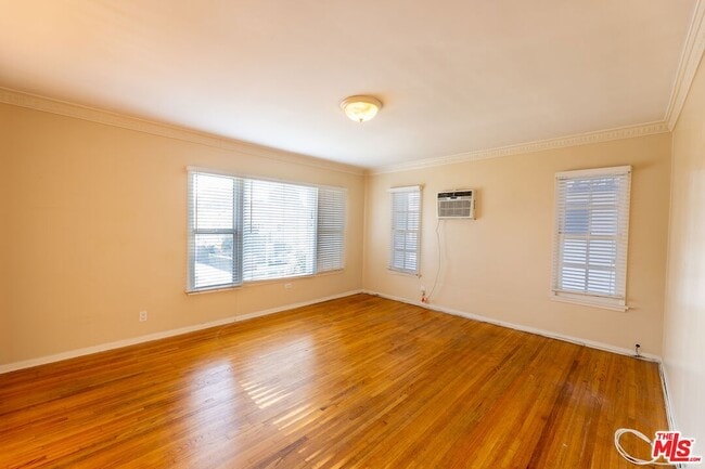 Building Photo - 8537 Cashio St