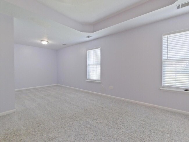 Building Photo - 304 Farmington Dr