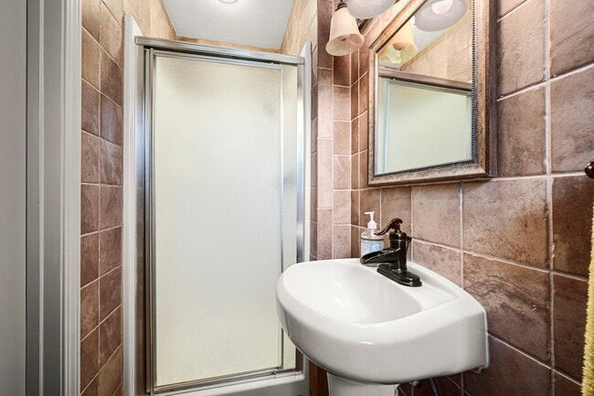 Building Photo - 4724 Lake Point Ave