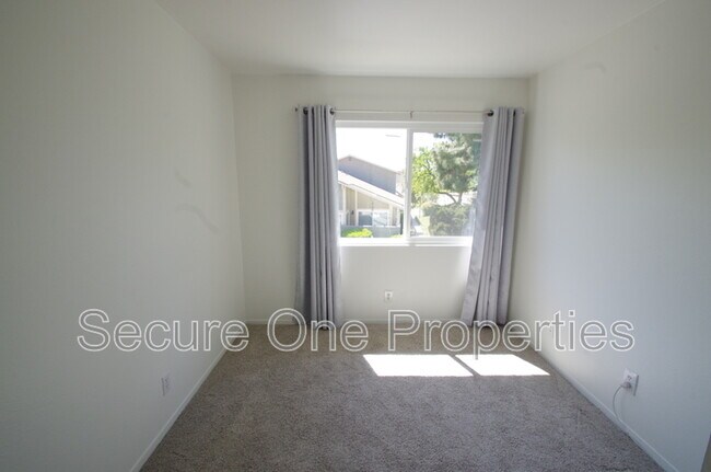 Building Photo - 491 Serento Cir