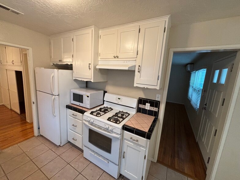 Building Photo - 2632 A St