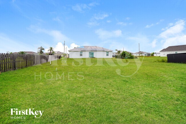 Building Photo - 2105 NW 1st Pl