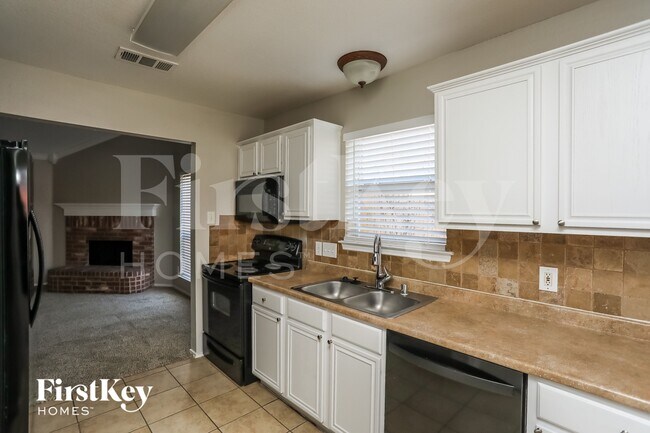 Building Photo - 312 Pin Oak Ln