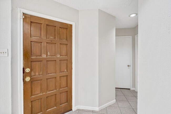 Building Photo - 16722 Shrub Oak Dr