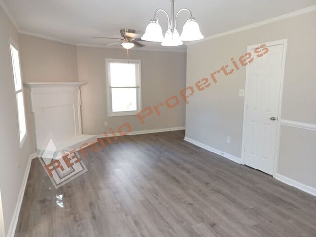 Building Photo - Carpetless 2 BD 1.5 Bath 2 Story Quadplex ...