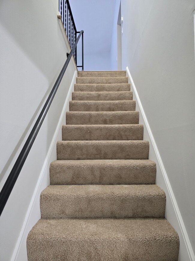 Building Photo - 5570 Shorewood Ln