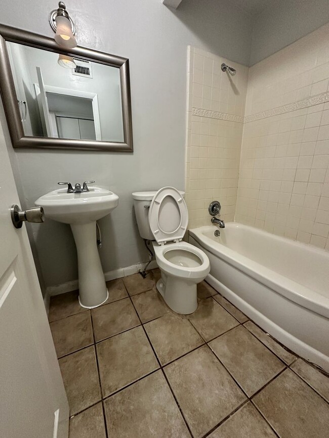 Building Photo - Home for Rent in Arlington 3-Bedroom, 2-Ba...