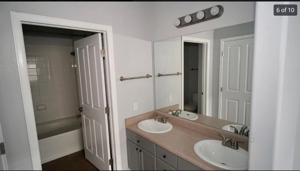 Building Photo - 3912 S Carson St