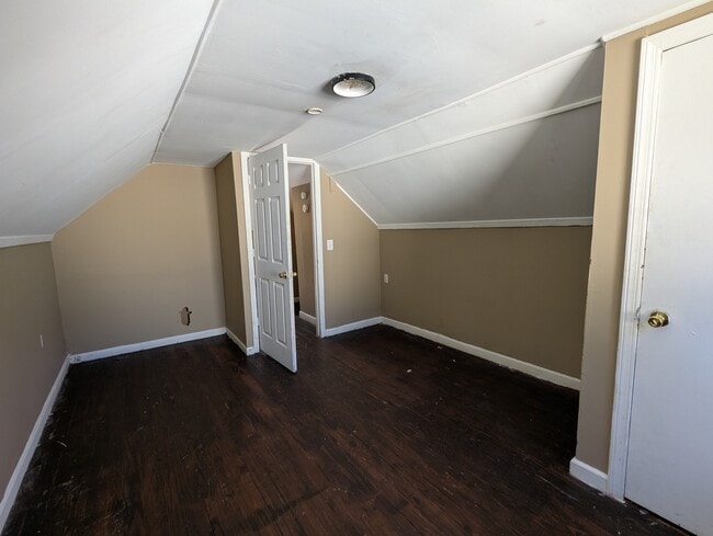 Building Photo - 549 S Ashburton Rd