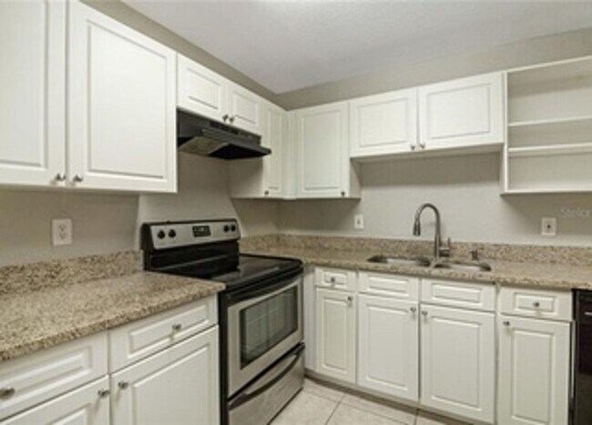 Building Photo - 484 Banyon Tree Cir