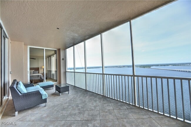 Building Photo - 2104 W First St