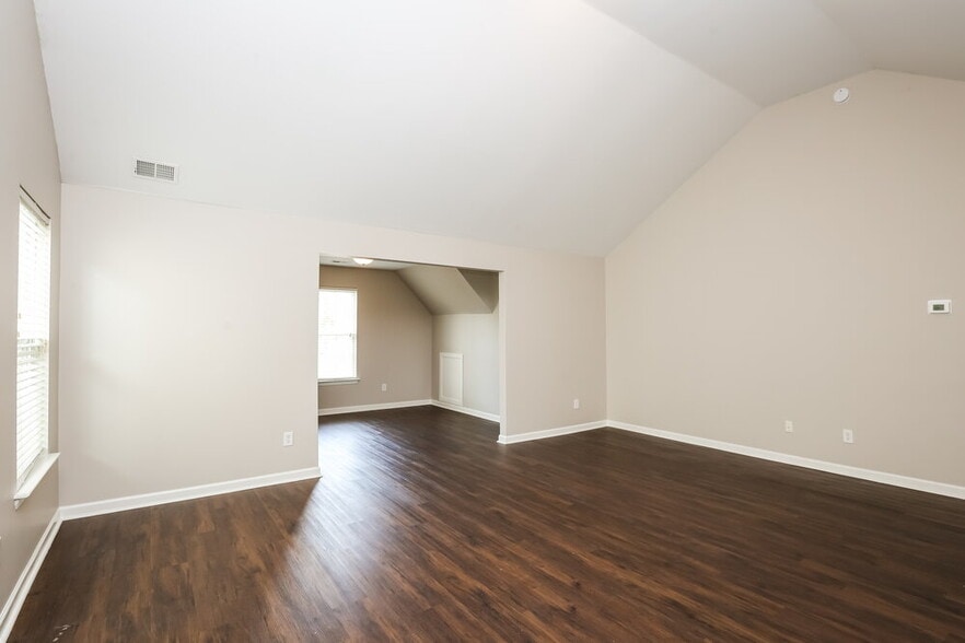 Building Photo - 4235 Fourth Rail Ln