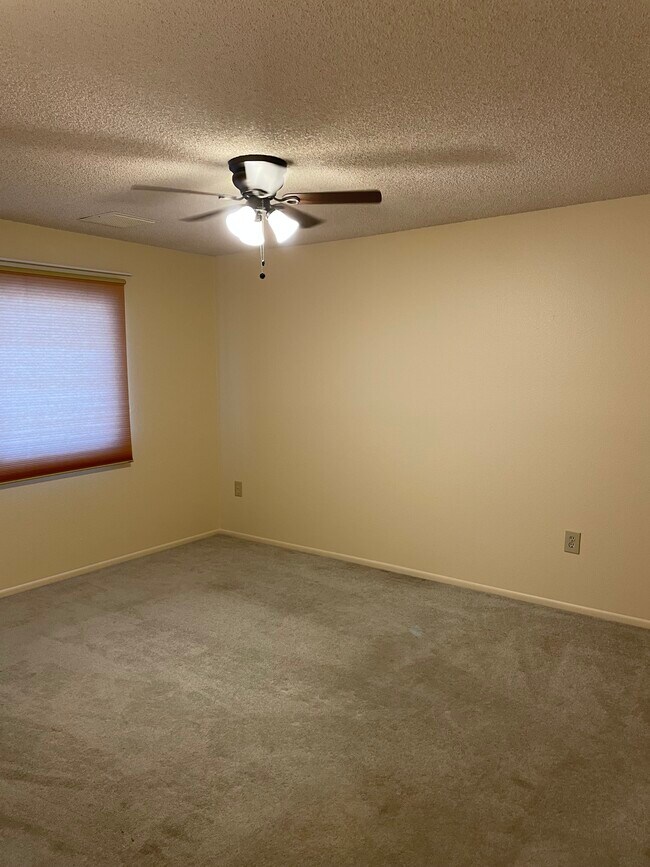 Building Photo - 17622 N Jasmine Dr