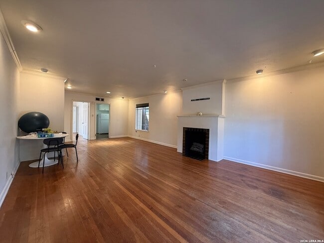 Building Photo - 230 E Mulberry Ave