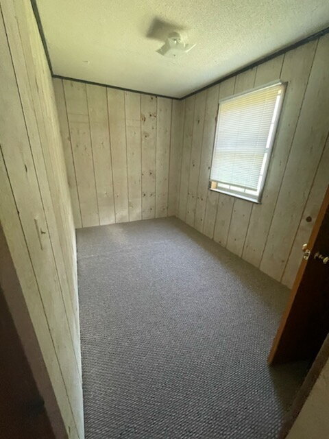 Building Photo - 3 Bedroom 1 bath apartment