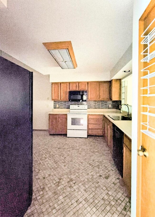 Building Photo - 3110 Paddle Creek Dr