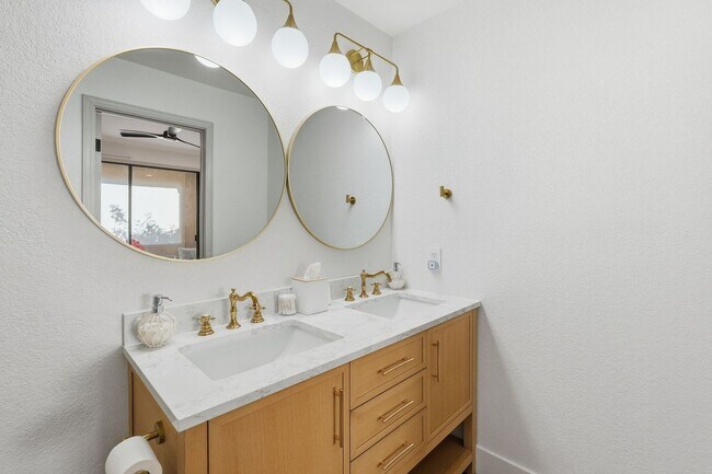 Building Photo - First-Floor 2-Bedroom Condo | The Racquet Club – Scottsdale